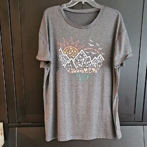 Adventure Awaits Graphic Gray T-Shirt